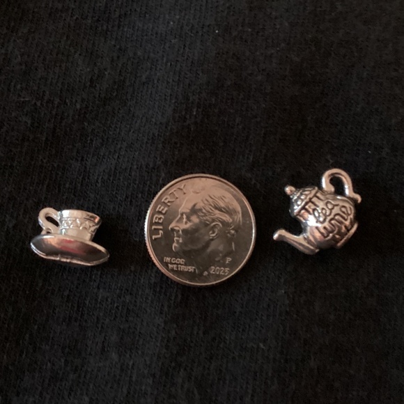 Miniature tea pot and cup saucer silver colored - Picture 6 of 6